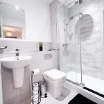 Modern 2 Bed 2 Bath Free Parking & Fast Wifi Apartamento *