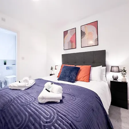 Modern 2 Bed 2 Bath Free Parking & Fast Wifi Apartamento