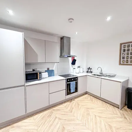 Modern 2 Bed 2 Bath Free Parking & Fast Wifi *